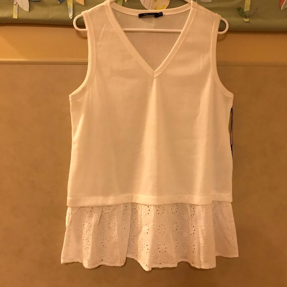🍀 Doe & Rae v-neck tops large
